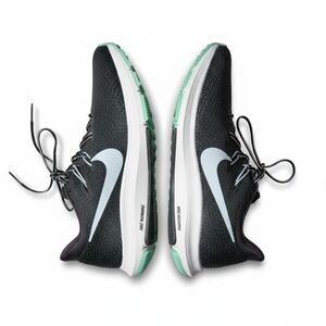 NEW Nike Quest 2 Sz 8.5 Men's Lightweight Trainers